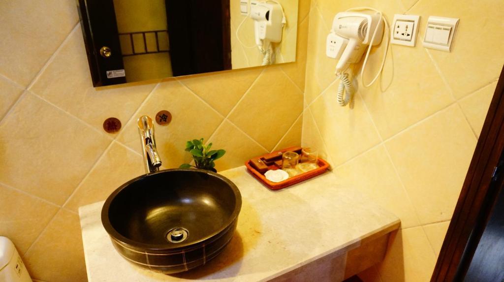 Lijiang Wangjia Courtyard Inn الغرفة الصورة